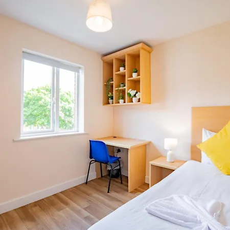 Stylish 4br In The Heart Of 아파트 Limerick Junction