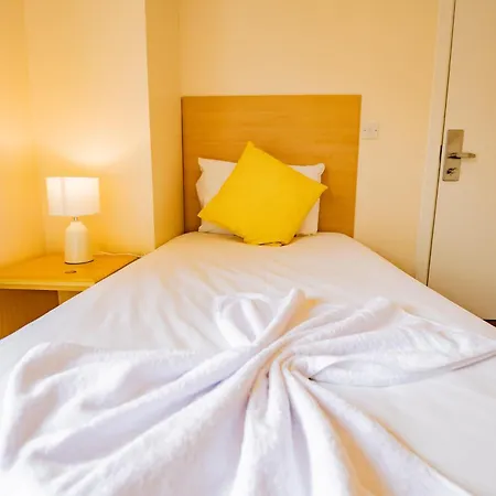 Stylish 4br In The Heart Of 아파트 Limerick Junction