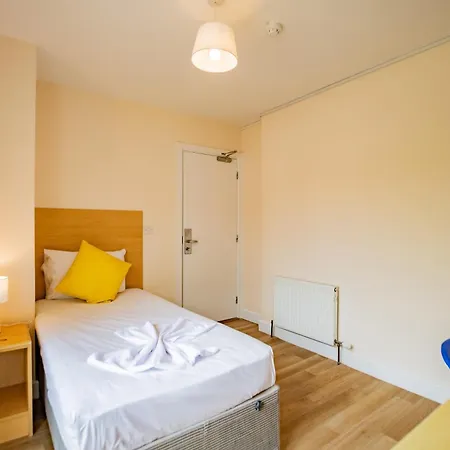 Stylish 4br In The Heart Of 아파트 Limerick Junction