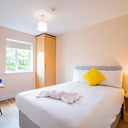Stylish 4br In The Heart Of 아파트 Limerick Junction